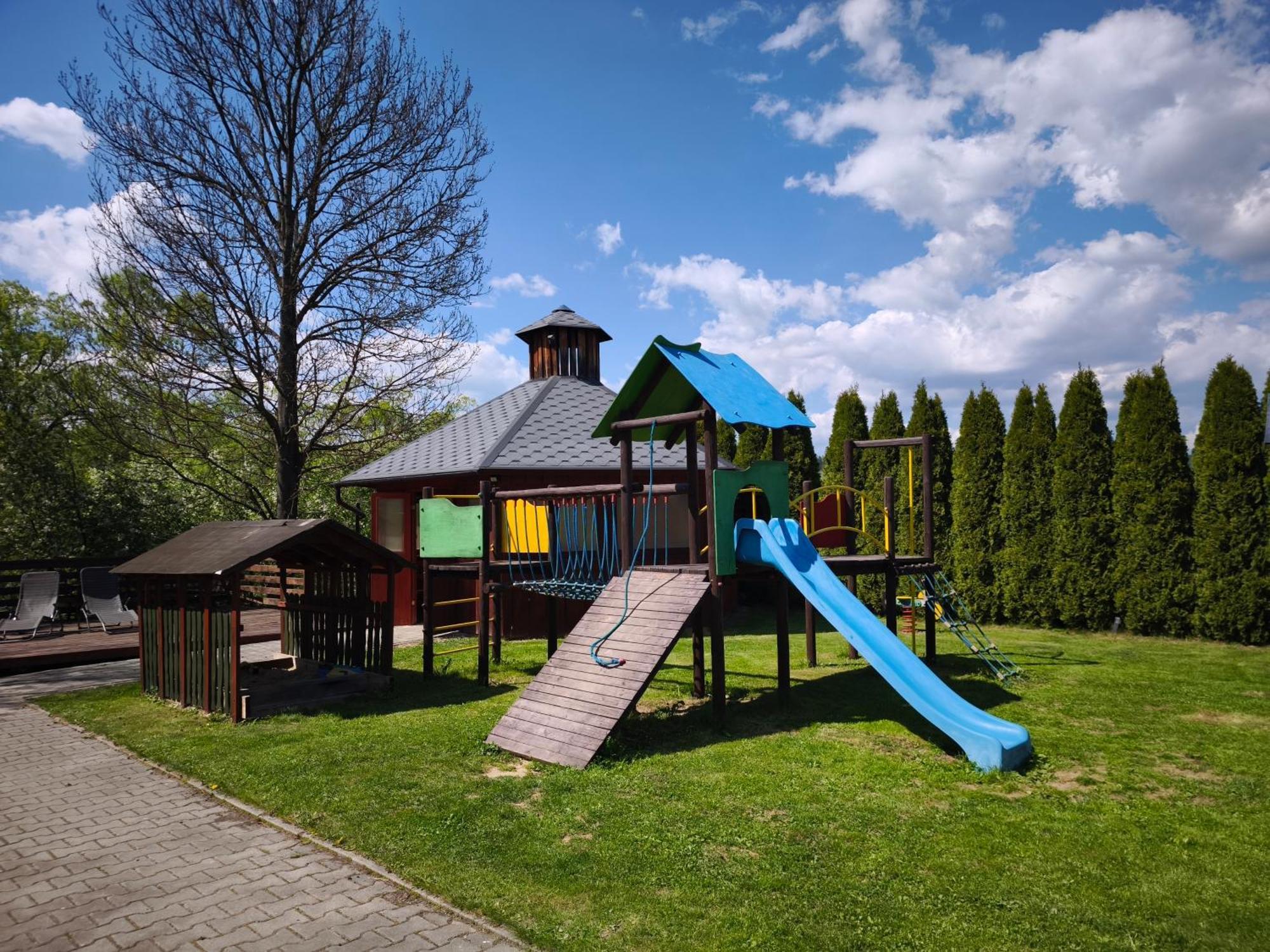 Apartaments Gory Niedzica Zamek Buitenkant foto
